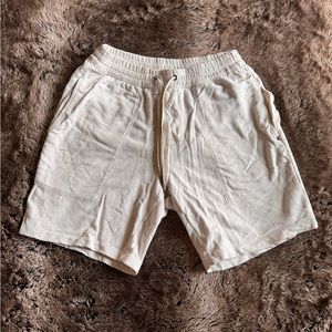 Vuori Lounge Shorts - size Large